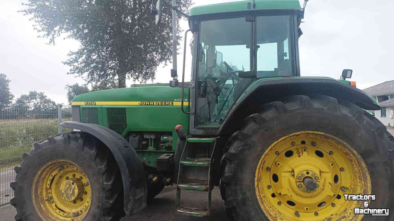 Schlepper / Traktoren John Deere 7710 AP defect