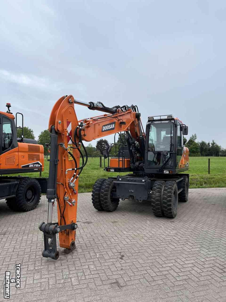 Mobilbagger Doosan DX140W-7