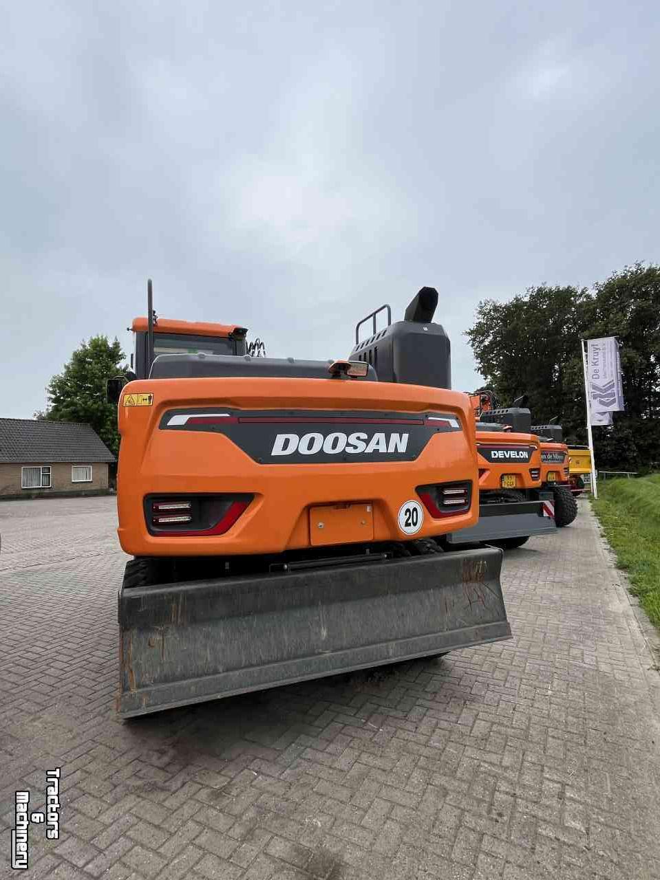 Mobilbagger Doosan DX140W-7