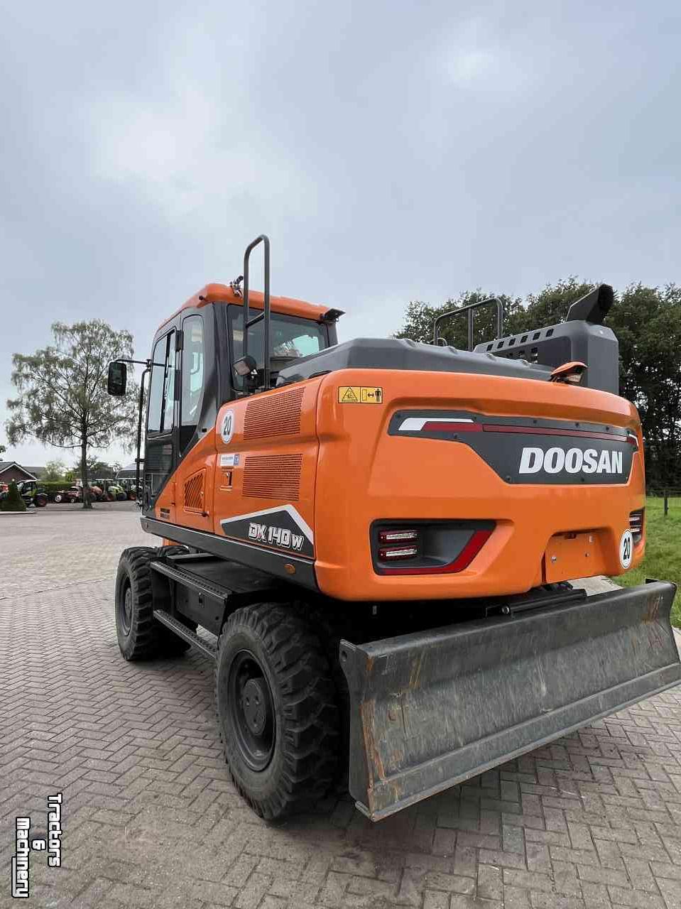 Mobilbagger Doosan DX140W-7