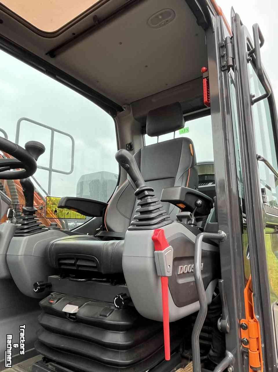 Mobilbagger Doosan DX140W-7