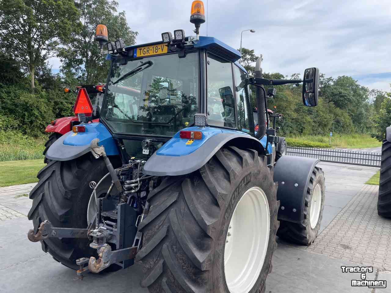 Schlepper / Traktoren New Holland 8260 range command