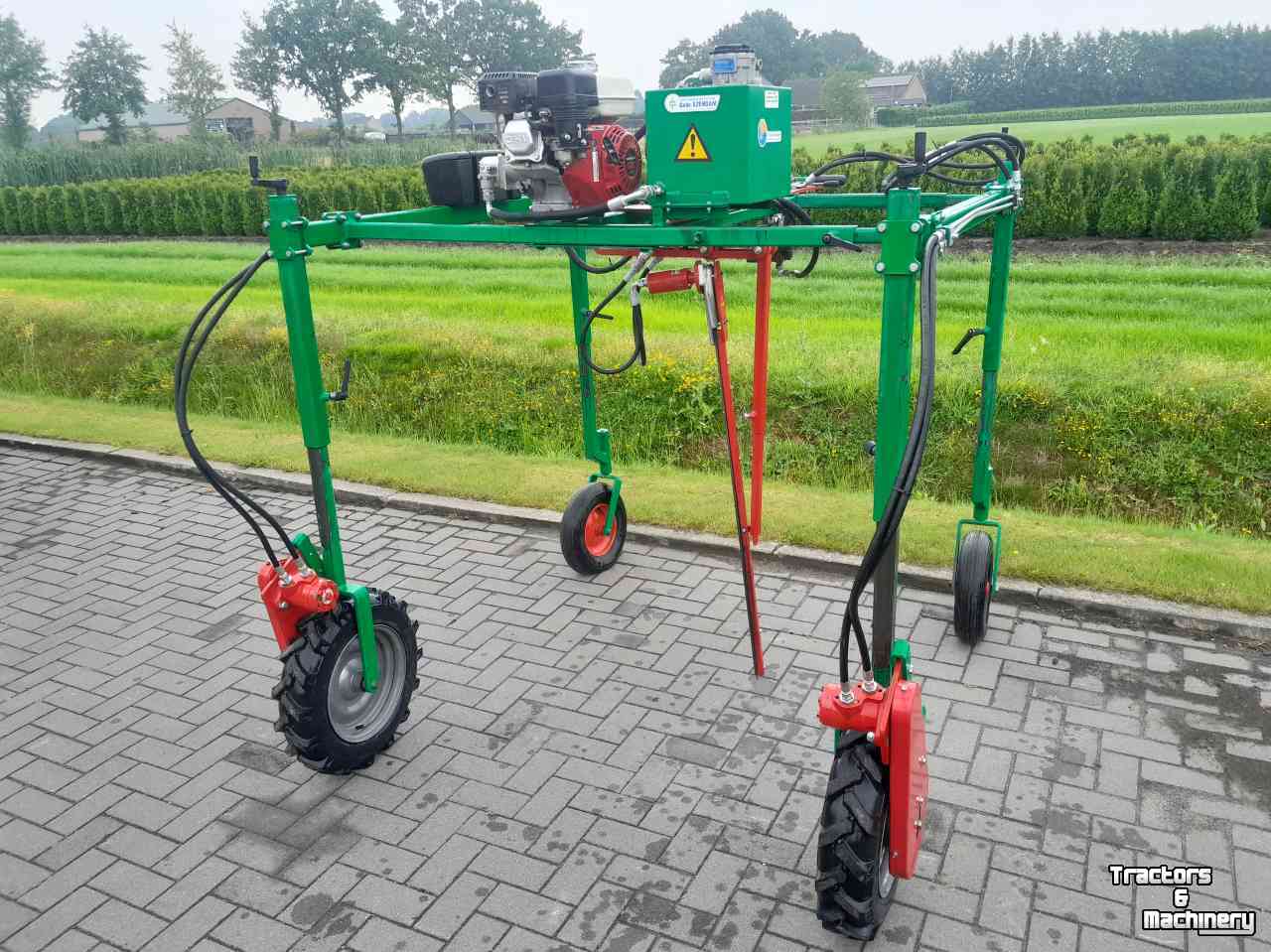 Sonstiges  Boom & Fruitteelt Machines