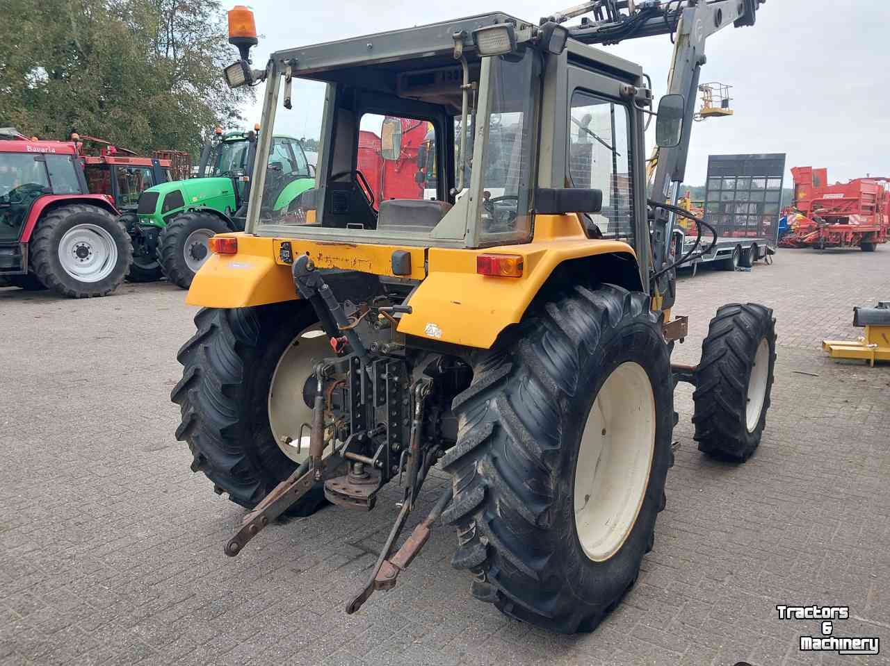 Schlepper / Traktoren Renault Ceres 75 met voorlader