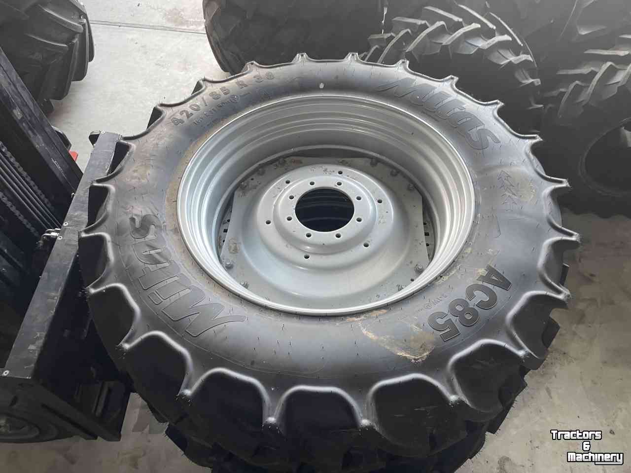 Räder, Reifen, Felgen & Distanzringe Mitas 340/85R28 en 340/85R 38 op verstelbare velgen