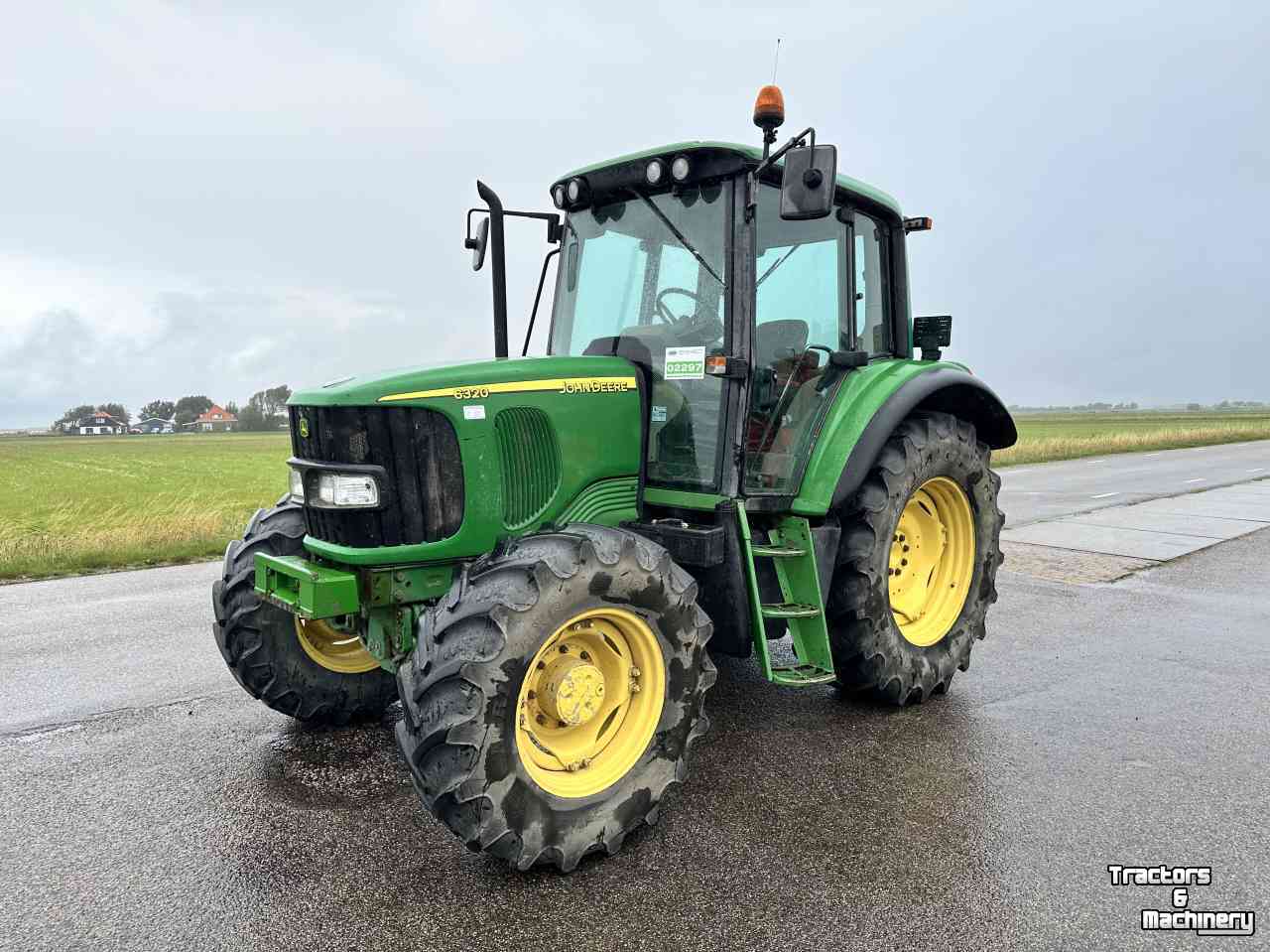 Schlepper / Traktoren John Deere 6320