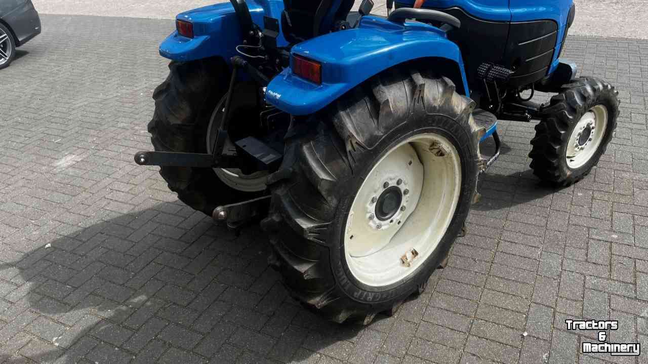 Schlepper / Traktoren New Holland TC27D