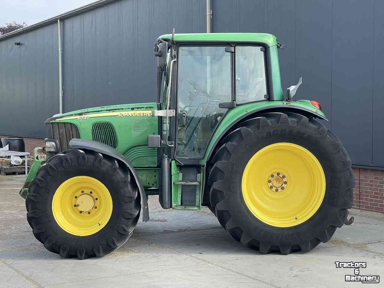 Schlepper / Traktoren John Deere 6320