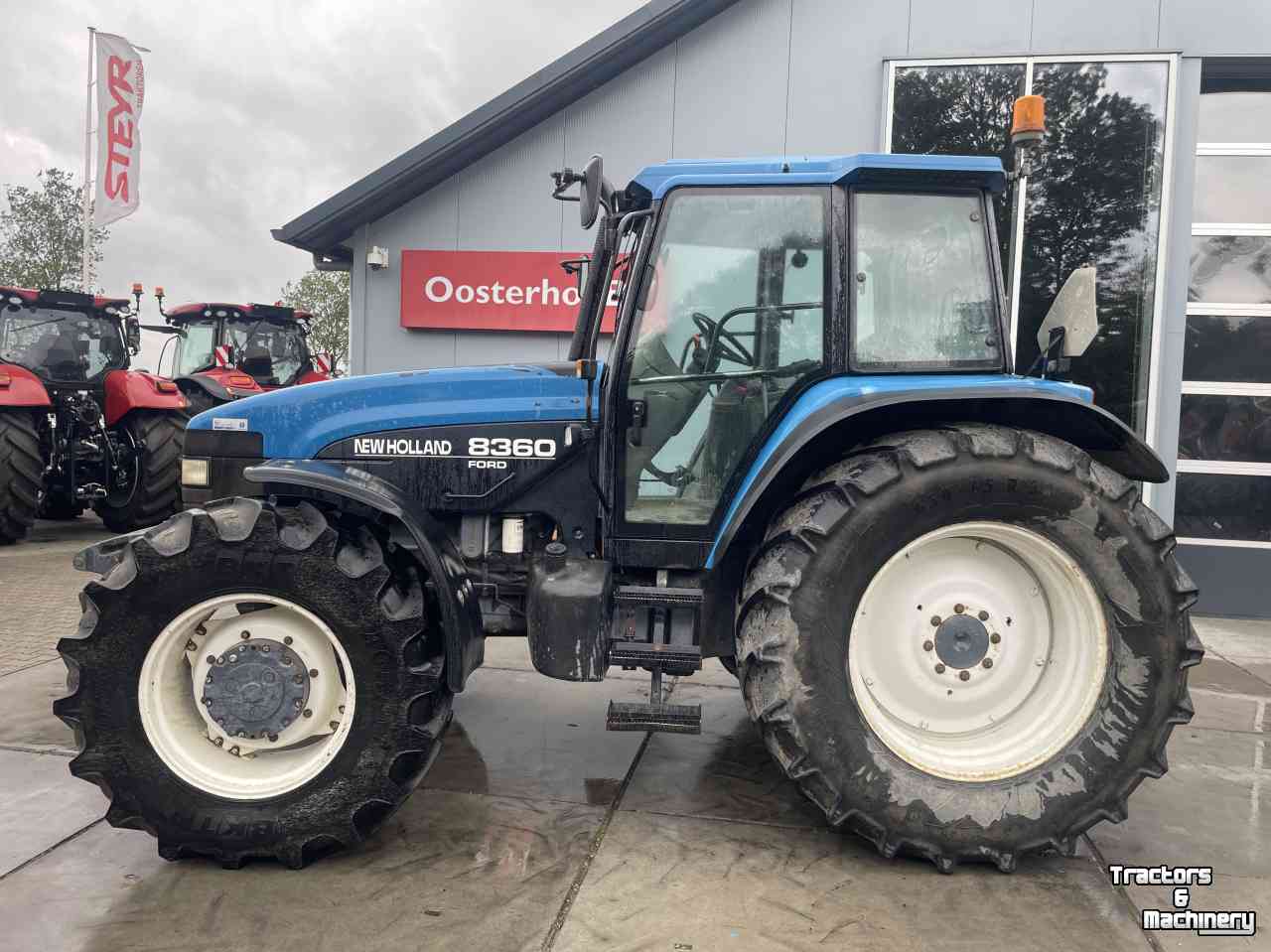 Schlepper / Traktoren New Holland 8360 range command