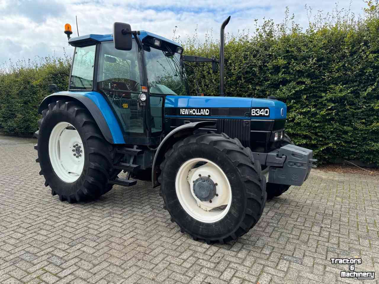 Schlepper / Traktoren New Holland 8340 sle