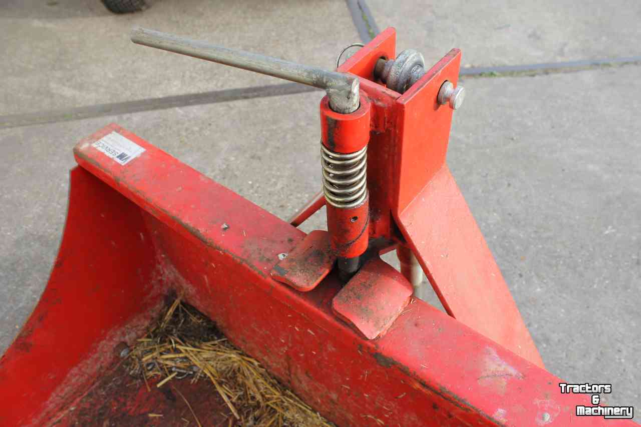 Traktor Abkippbehälter Jako T100 tuinbouw transportbak trekkerbak grondbak mechanische kiepbak schepbak
