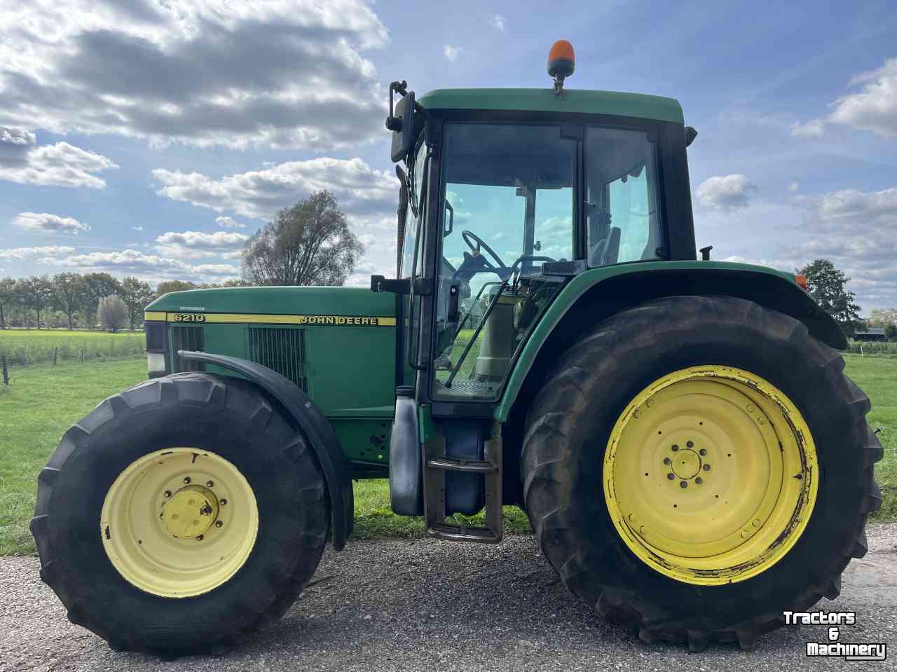 Schlepper / Traktoren John Deere 6210