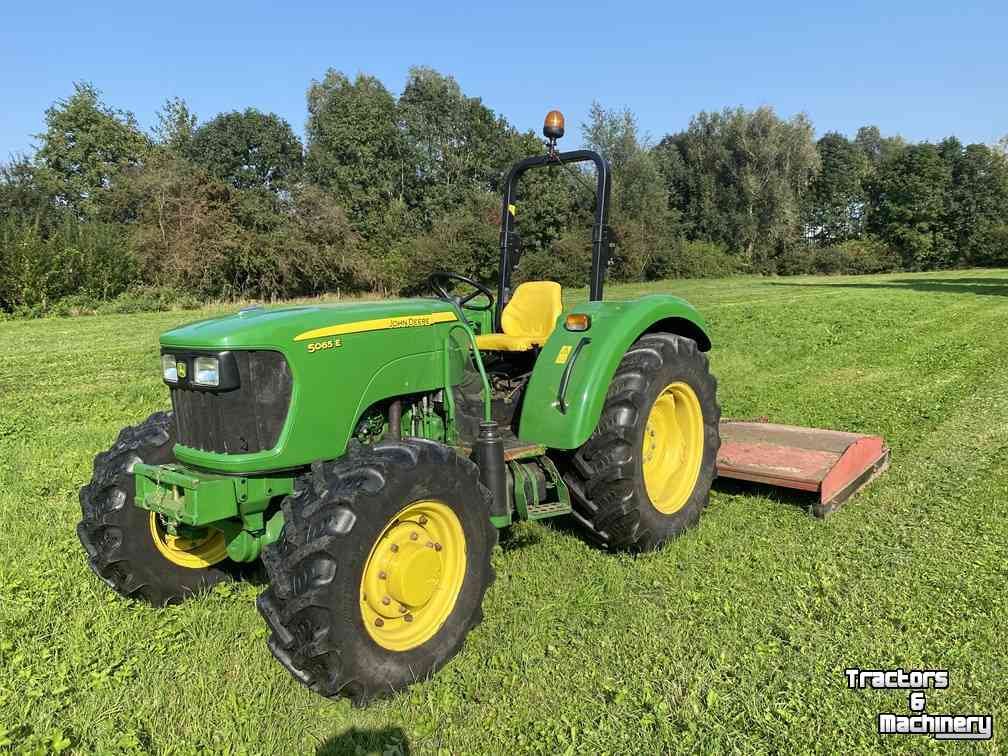 Schlepper / Traktoren John Deere 5065E