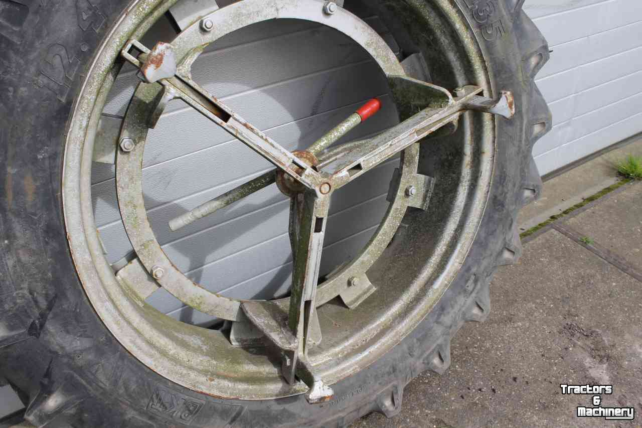 Räder, Reifen, Felgen & Distanzringe Molcon 12.4-36 BKT TR-135 buitenband met Molcon 3-ster dubbelluchtwielen