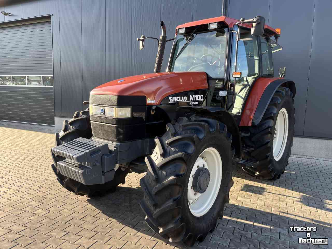 Schlepper / Traktoren New Holland M100