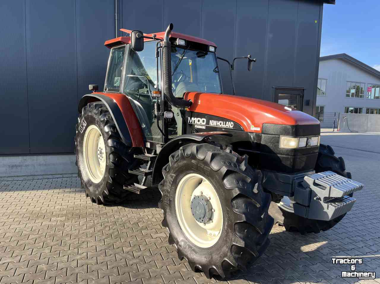 Schlepper / Traktoren New Holland M100