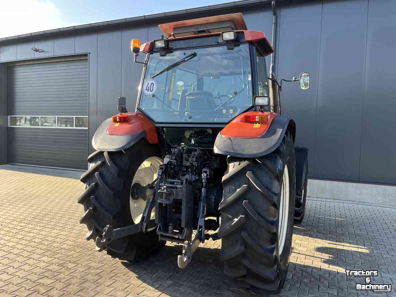 Schlepper / Traktoren New Holland M100