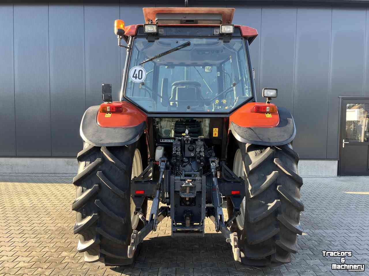 Schlepper / Traktoren New Holland M100