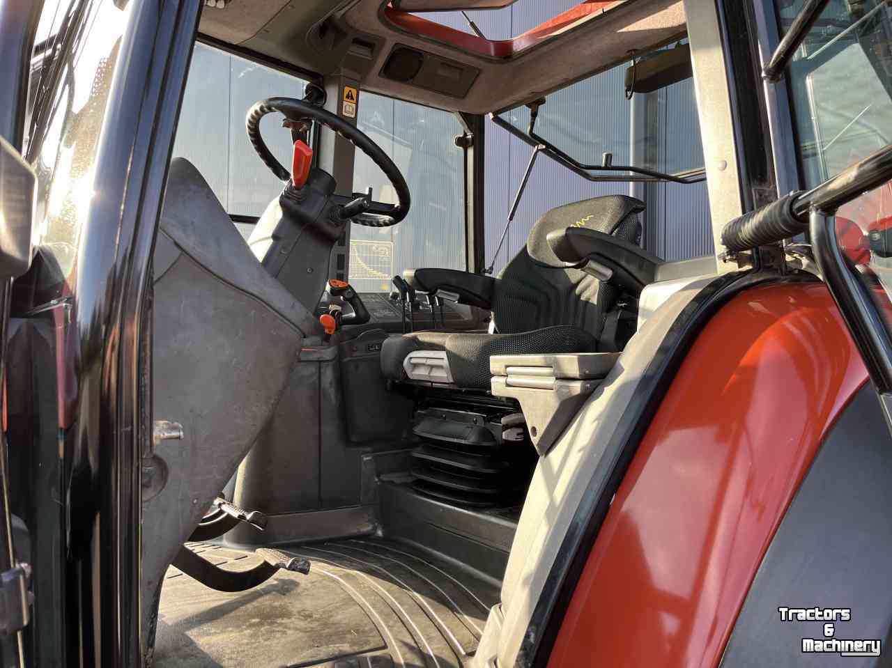 Schlepper / Traktoren New Holland M100