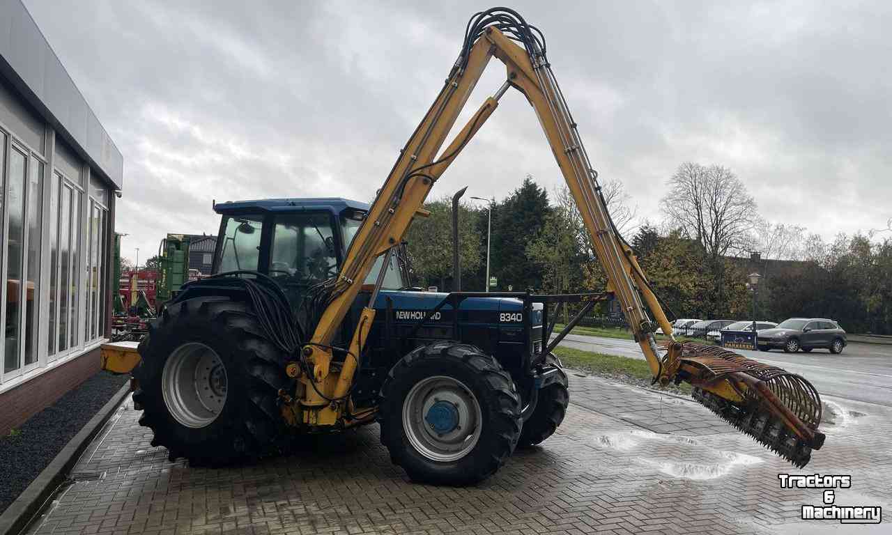 Schlepper / Traktoren New Holland 8340 SLE