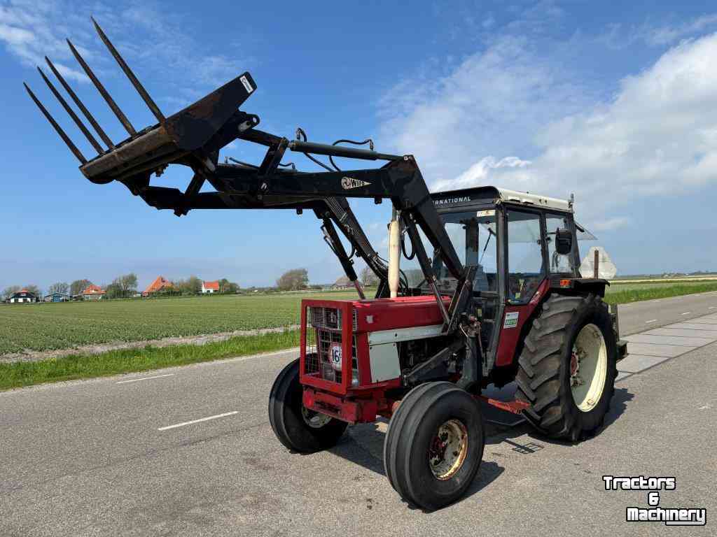 Schlepper / Traktoren International 744