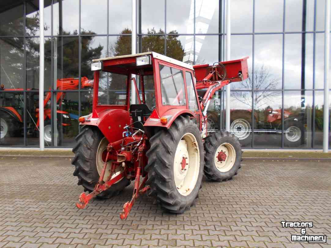 Schlepper / Traktoren International 733 4-wd + frontlader