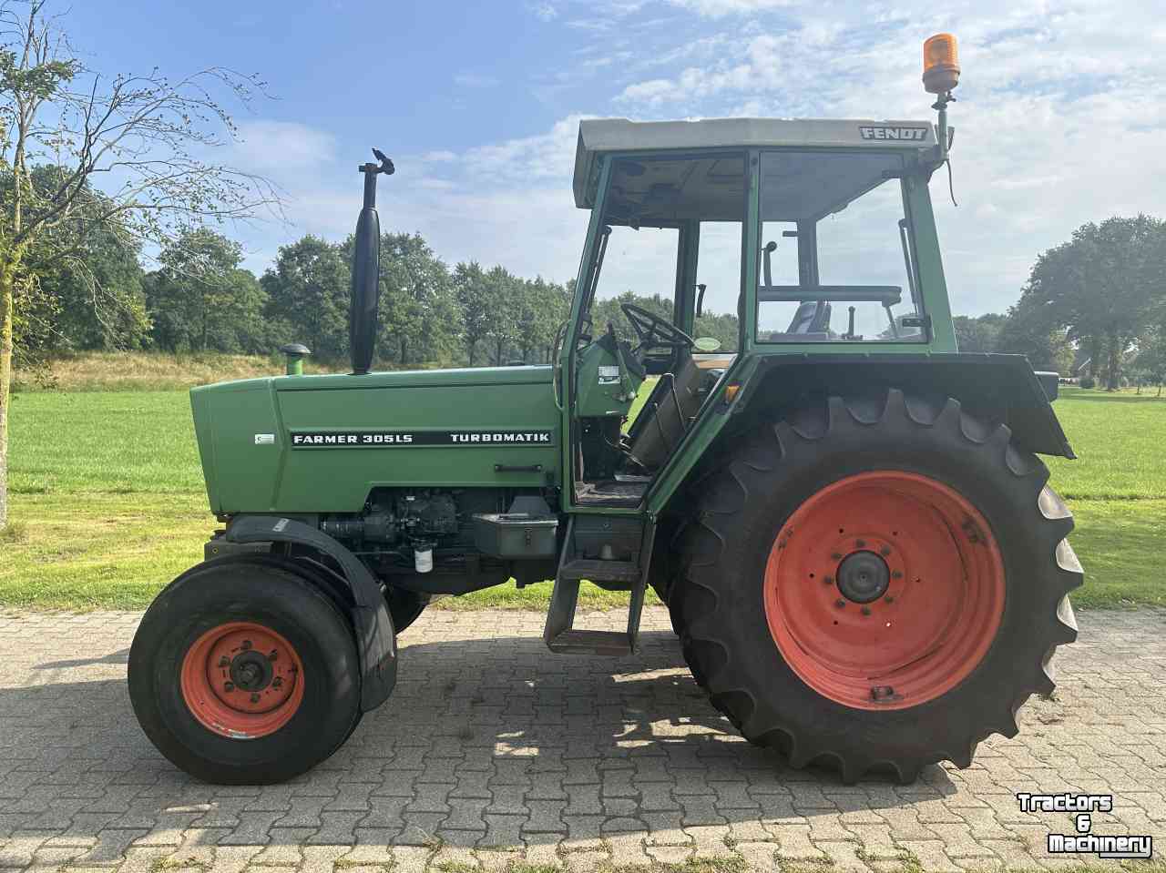 Schlepper / Traktoren Fendt 305 LS