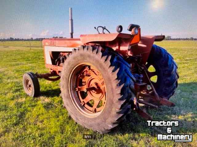 Schlepper / Traktoren International Farmall 666