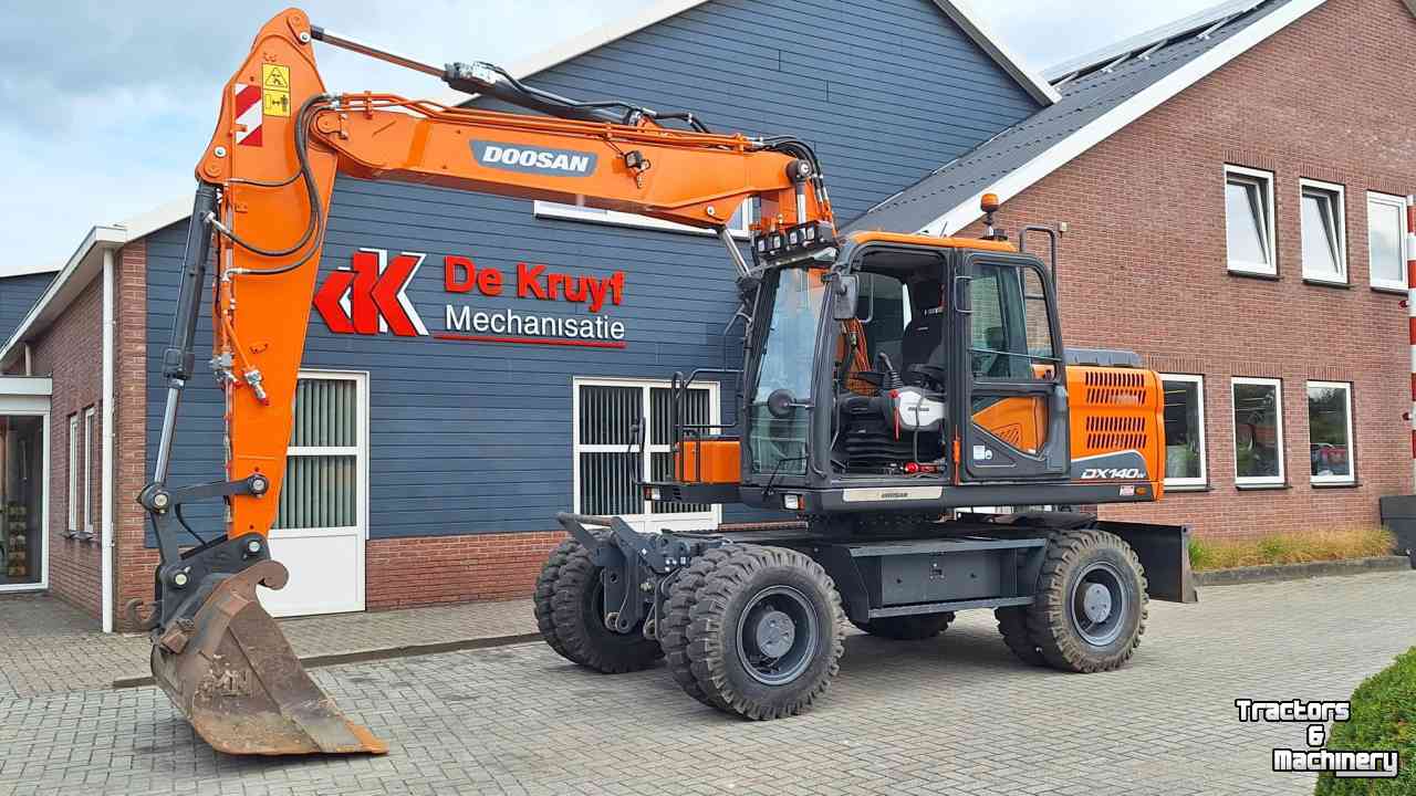 Mobilbagger Doosan DX140W-5