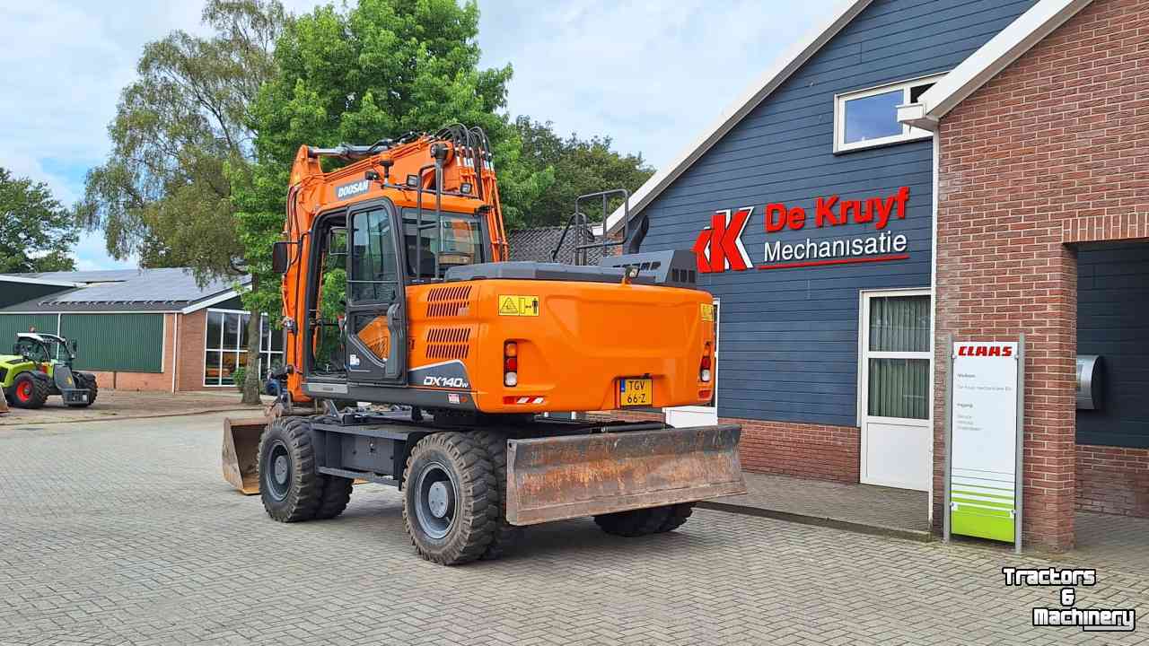 Mobilbagger Doosan DX140W-5