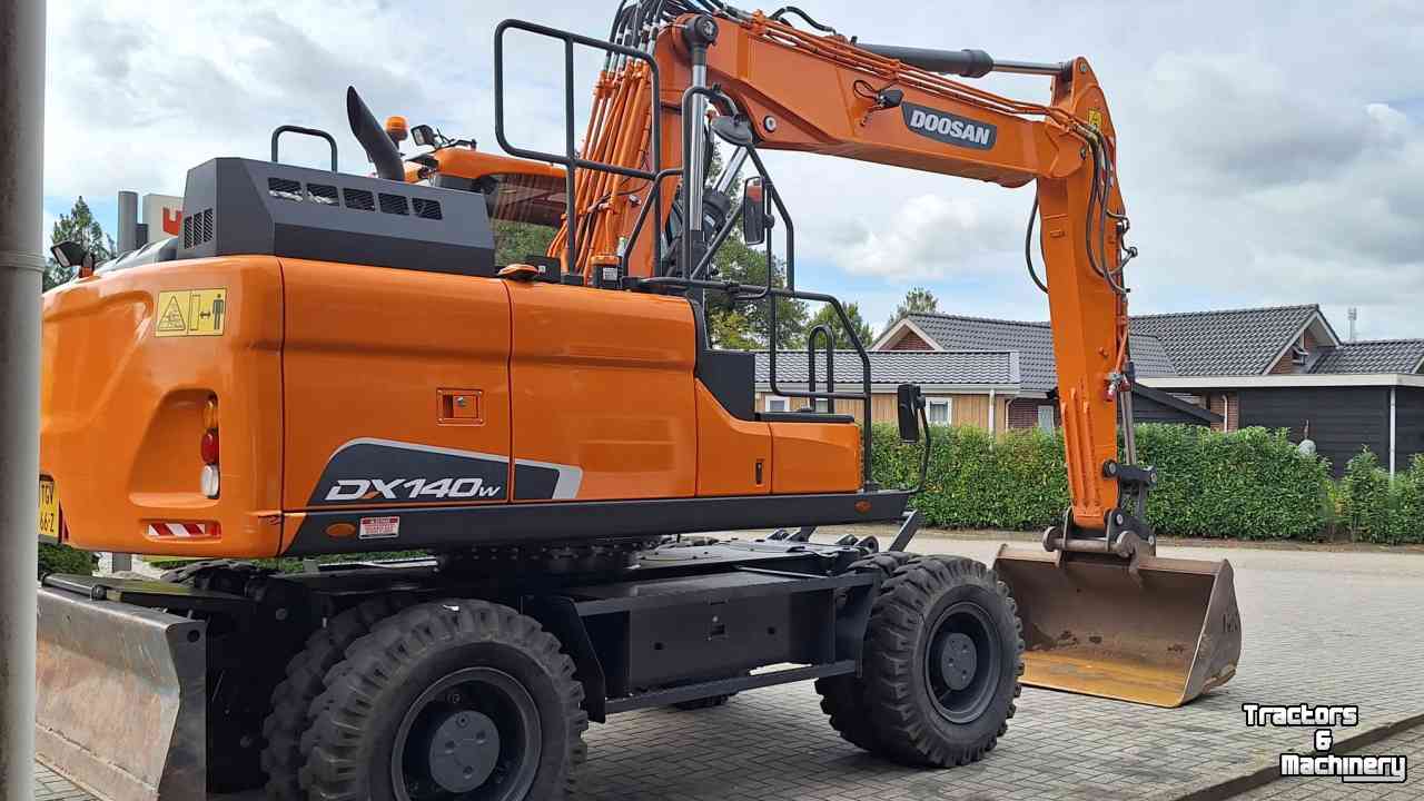 Mobilbagger Doosan DX140W-5