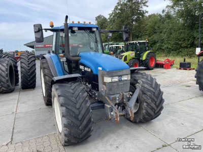 Schlepper / Traktoren New Holland 8260 range command