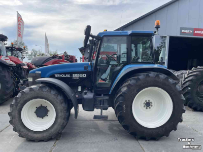 Schlepper / Traktoren New Holland 8260 range command