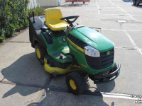 Selbstfahrende Mähwerk John Deere X155R zitmaaier maaitrekker gazonmaaier hydrostaat grasmaaier