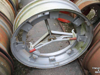 Räder, Reifen, Felgen & Distanzringe Molcon 12.4-36 BKT TR-135 buitenband met Molcon 3-ster dubbelluchtwielen