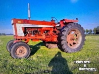 Schlepper / Traktoren International Farmall 666