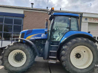Schlepper / Traktoren New Holland T 8020 Tractor